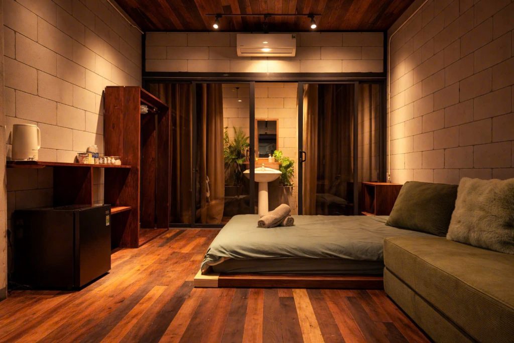 Ngoi Nha Hong Ly homestay Vinh Hy